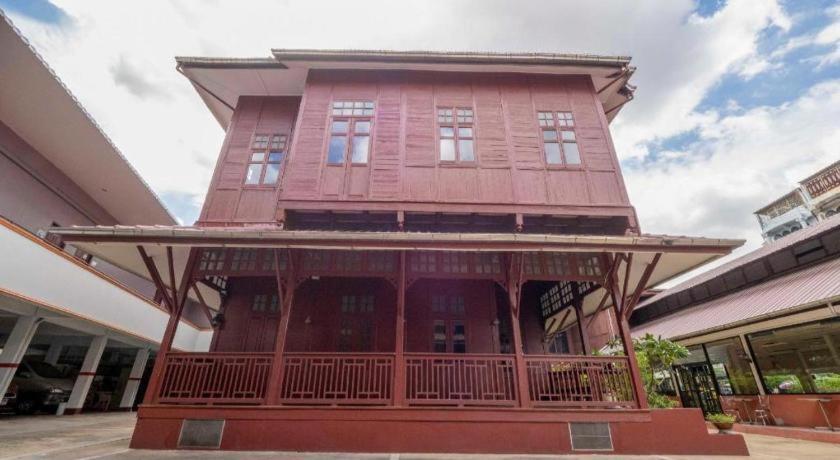 Отель Oyo 1089 Baan Boran Бангкок Экстерьер фото